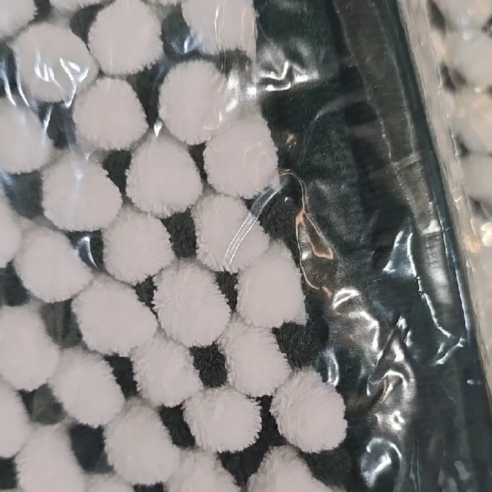 Room Essentials Black and White Chenille Bath Rug Set